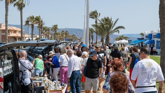 El mercadillo 'Car Boot Sale' registra una gran afluencia de visitantes en Roquetas