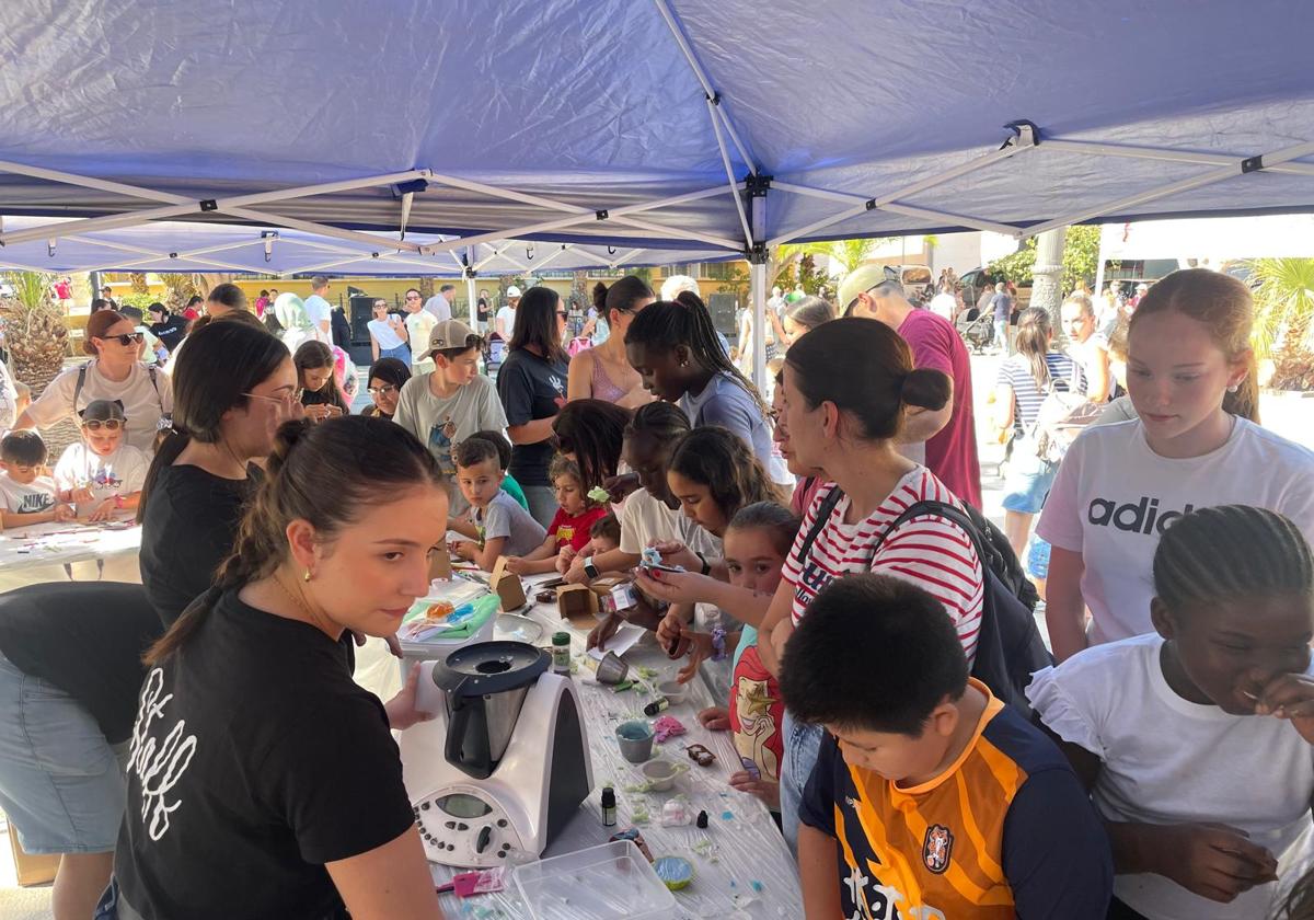 Vícar celebra el Día de las Familias con música, juegos tradiciones y chocolate