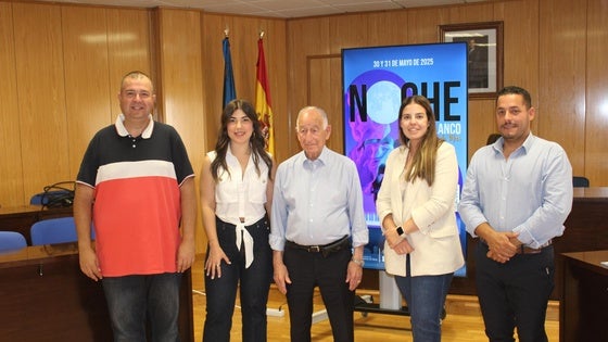 Baile, miniferia infantil y espectáculo de fuego para celebrar la Noche en Blanco en Roquetas