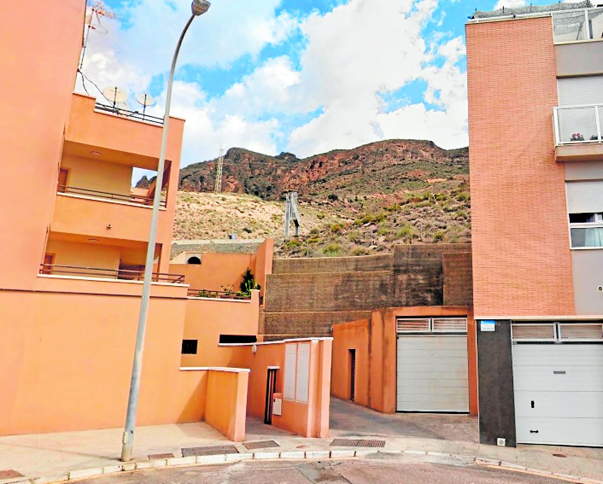 La Sareb niega la venta del edificio de Aguadulce con 53 pisos en alquiler