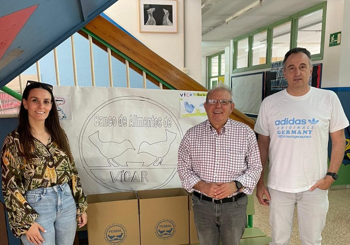 Escolares de Vícar se vuelcan en una campaña solidaria de recogida de alimentos