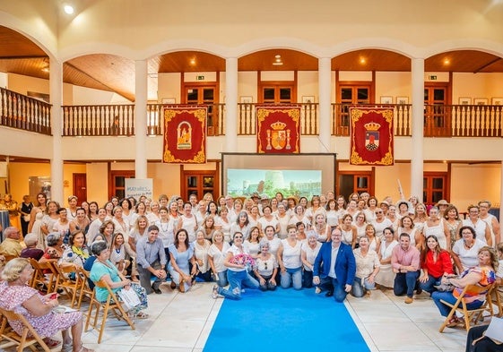 Durante el acto de clausura en el Castillo de Santa Ana se llevó a cabo un desfile de moda ibicenca.