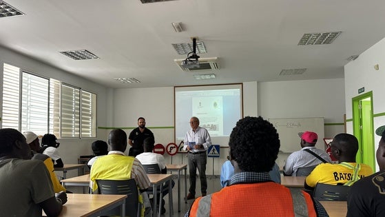 Vícar realiza cursos de Educación Vial para inmigrantes para reforzar conocimientos