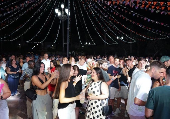 La juventud disfruta de las Fiestas Patronales de Puebla de Vícar.