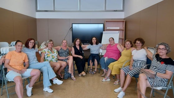Más de una docena de mujeres realizan cursos de formación para sobrellevar la «dureza» de la vida