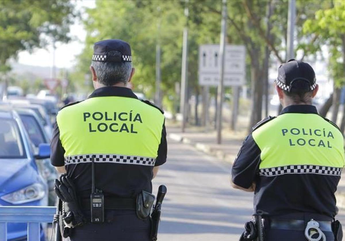 Agentes de Policía Local en el municipio.