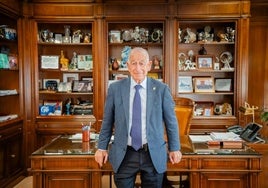 El regidor municipal del Ayuntamiento de Roquetas de Mar, Gabriel Amat, posa para IDEAL por sus 30 años como alcalde de la ciudad.