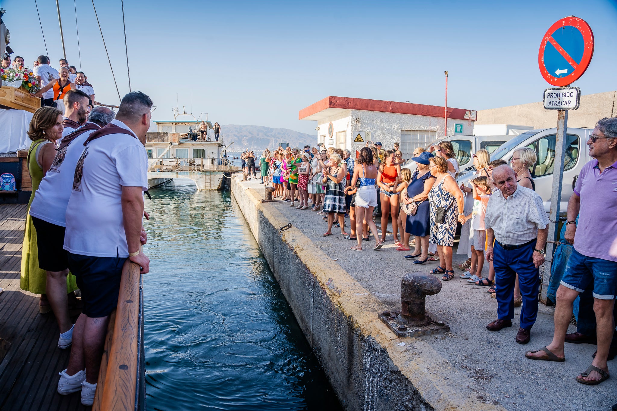 La Virgen del Carmen pasea por Aguadulce