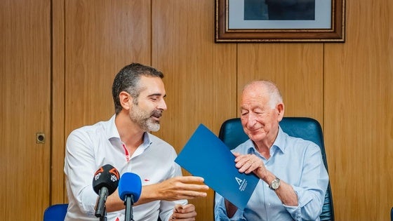 La Junta entrega la concesión de agua desalada para abastecimiento por 20 años a Roquetas de Mar