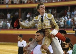 Borja Jiménez, Héctor Morales y el toro 'Vocero' triunfan en Roquetas