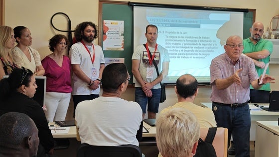 Una veintena de personas buscan empleo en un curso de operador de carretillas elevadoras
