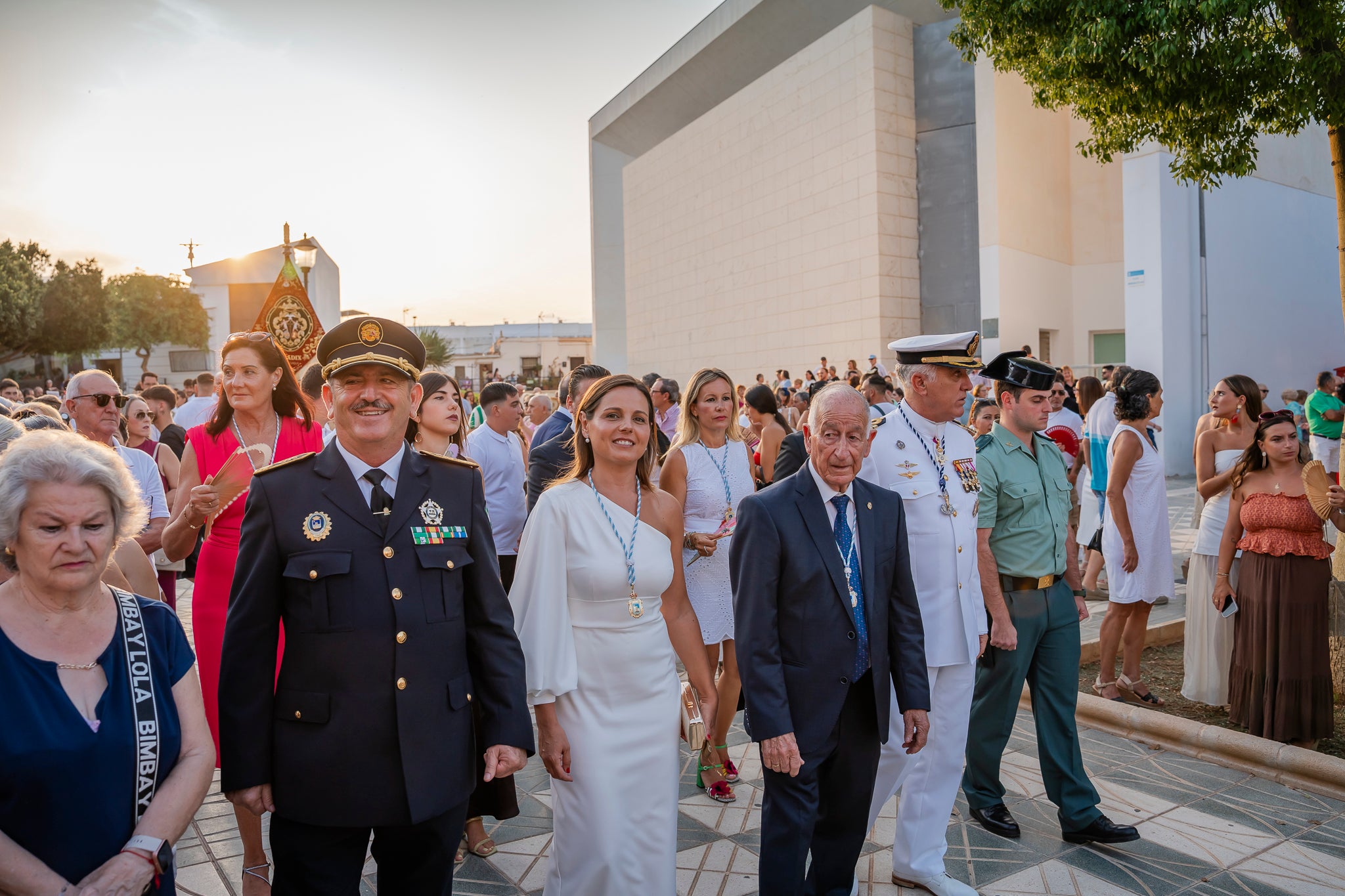 El Puerto de Roquetas revive su devoción con la procesión del Santísimo Cristo del Mar, en imágenes