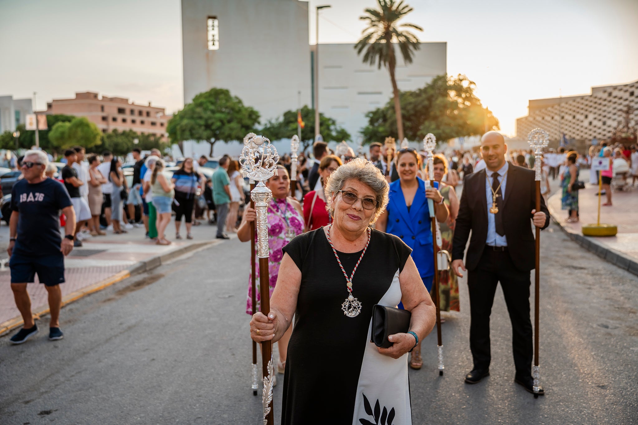 El Puerto de Roquetas revive su devoción con la procesión del Santísimo Cristo del Mar, en imágenes