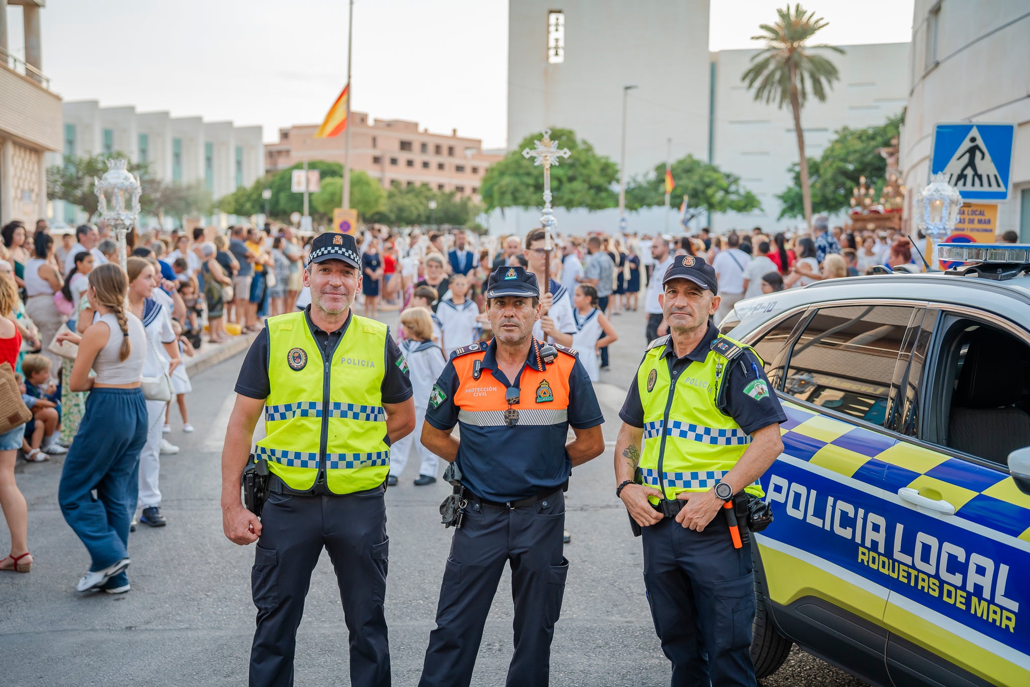 El Puerto de Roquetas revive su devoción con la procesión del Santísimo Cristo del Mar, en imágenes