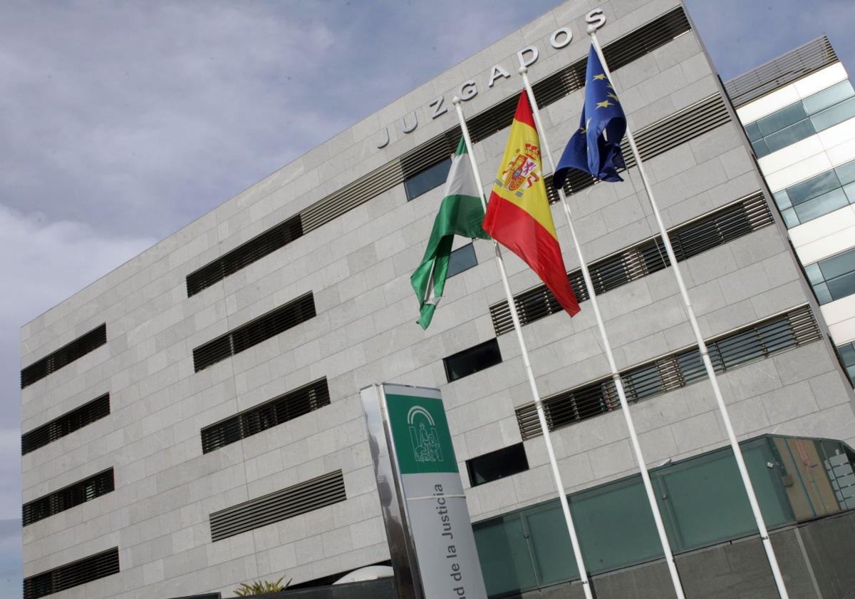 Piden tres años de prisión para un hombre acusado de agredir a un guardia civil en Roquetas de Mar