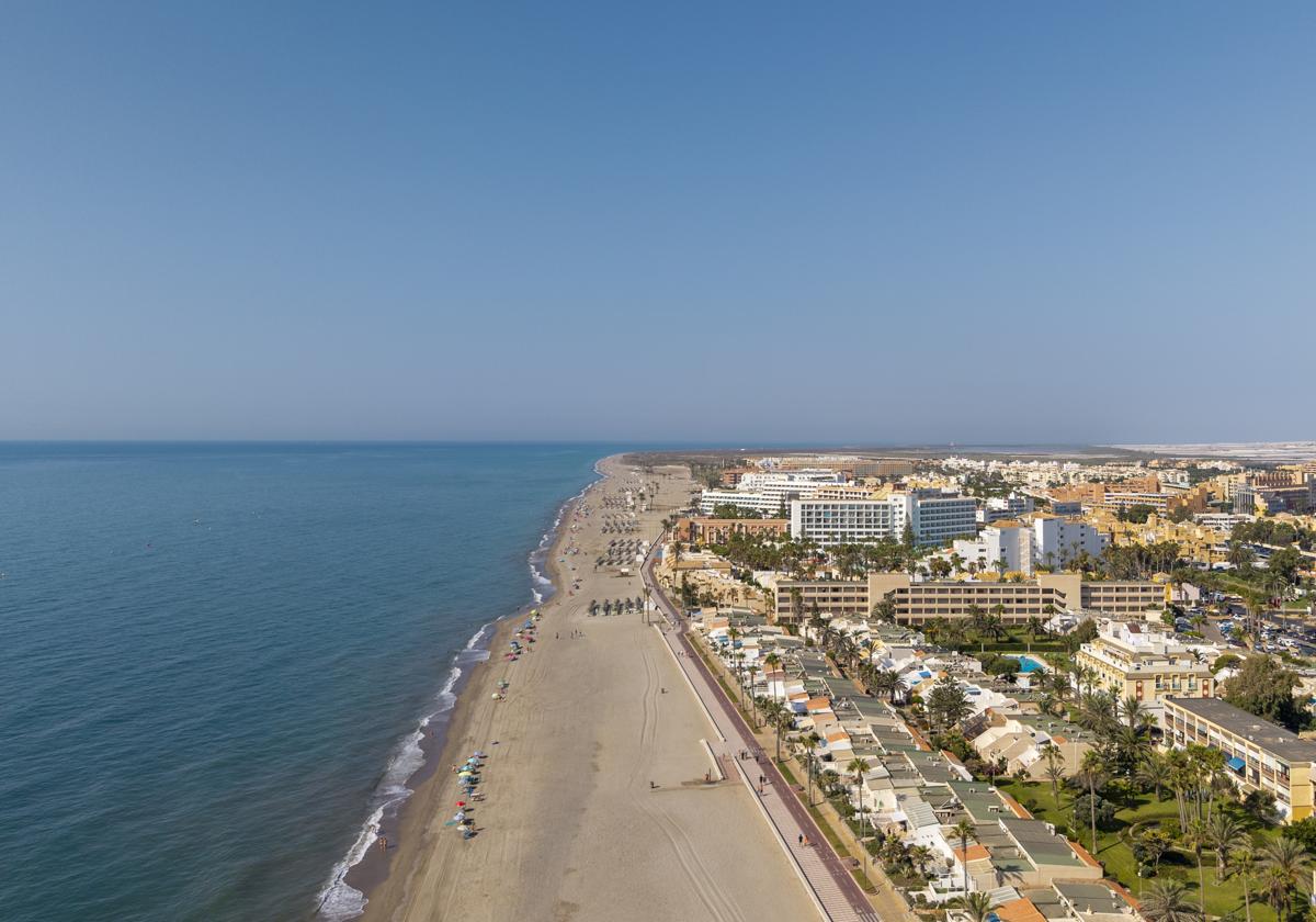 Roquetas de Mar, destino turístico líder en la provincia de Almería durante el mes de julio y quinto en Andalucía