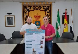 El alcalde de La Mojonera, José Miguel Hernández, presenta el cartel de las Fiestas de este año.