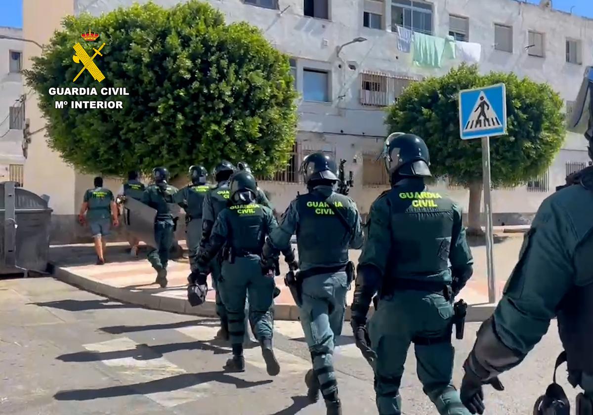Dos detenidos en Roquetas de Mar al desmantelar un punto de venta de droga