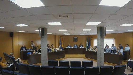 El Pleno aprueba dos propuestas para la defensa de las familias