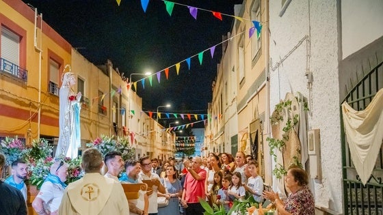 Las Fiestas de La Gloria finalizan con el paso de la Virgen de Lourdes
