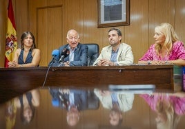 Presentación del acto en el Salón de Plenos del Ayuntamiento de Roquetas.