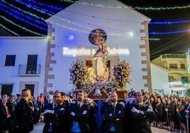 Desde la Parroquia del Nuestra Señora del Rosario sale la procesión de la patrona del municipio.
