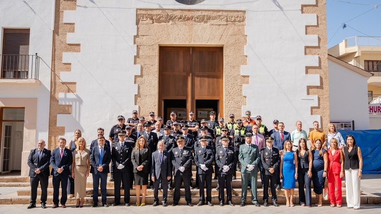 Una misa y una foto familiar por la celebración de los Ángeles Custodios en Roquetas