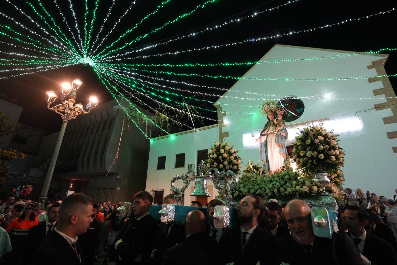 La procesión de la Virgen del Rosario de Roquetas de Mar 2025, en imágenes