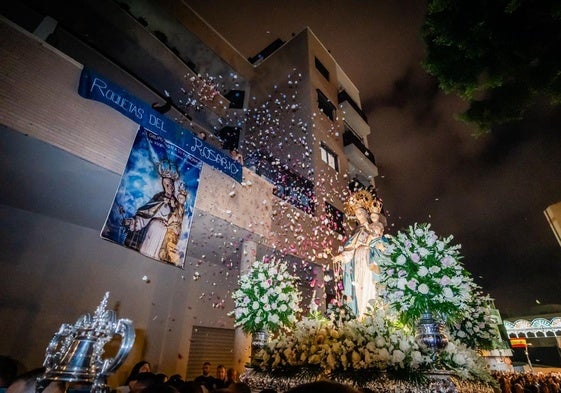 La procesión de la Virgen del Rosario de Roquetas de Mar 2025, en imágenes