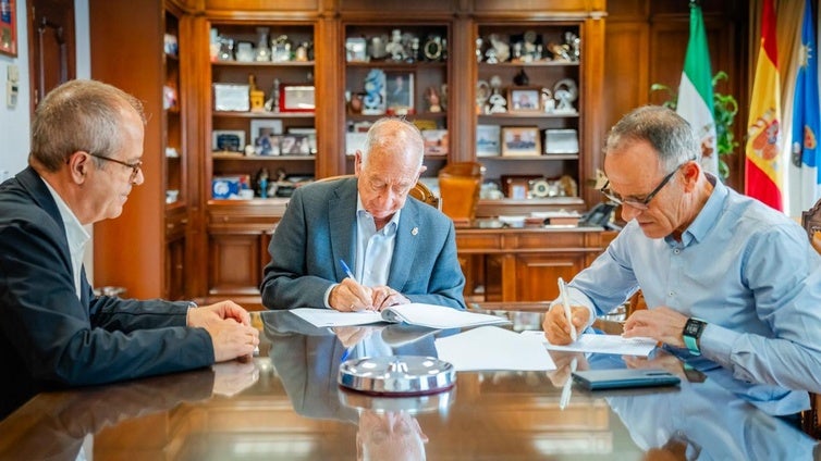 Roquetas firma el contrato para surtir de agua regenerada para el riego de más de 6.000 hectáreas