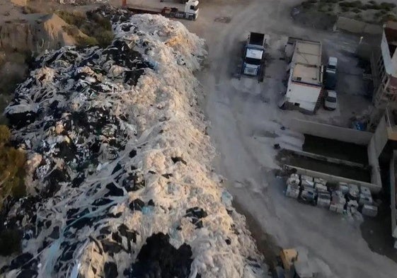 Condenado el dueño del gran vertedero clandestino que operó durante una década en Roquetas de Mar