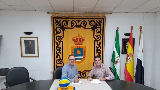 La Mojonera refuerza su apoyo al club de baloncesto con un nuevo convenio de colaboración