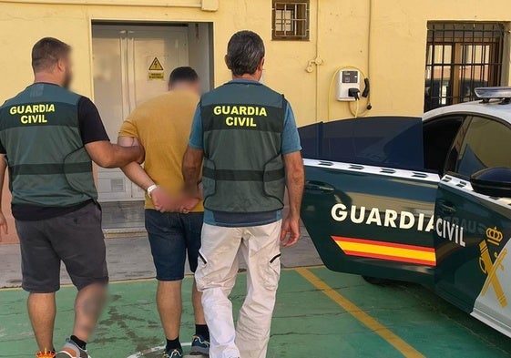 Detenido en Roquetas de Mar un hombre por tres robos con violencia en la zona de las 200 Viviendas