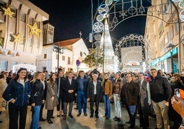 Al encendido navideño asistieron tanto Gabriel Amat como los concejales del equipo de Gobierno.