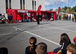 El alcalde de Vícar ha incidido en que «pretendemos generar conciencia sobre la importancia de la cultura de la prevención y la seguridad tanto en el ámbito personal, social y profesional«.