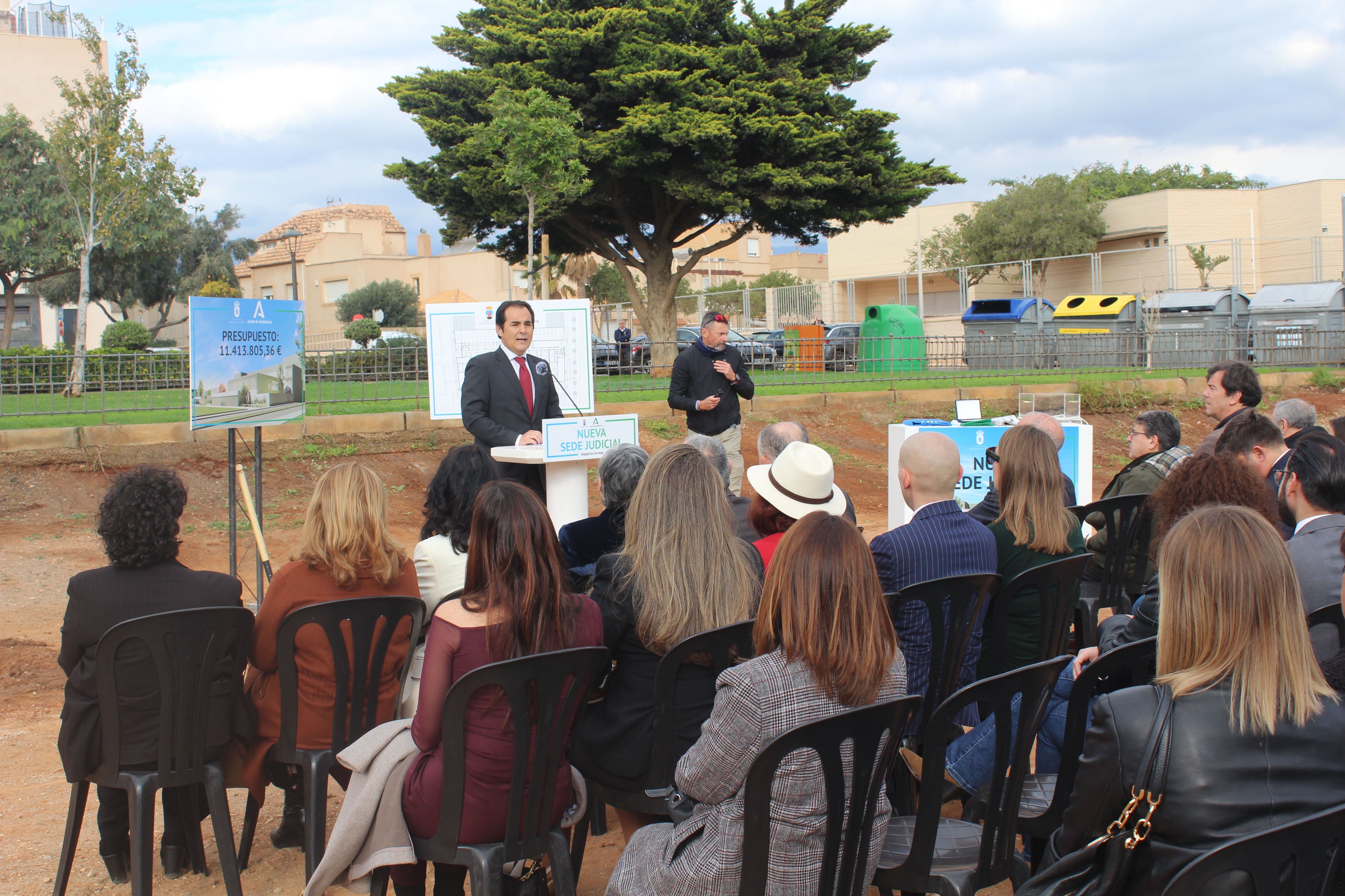 La primera piedra de la futura sede judicial de Roquetas, en imágenes