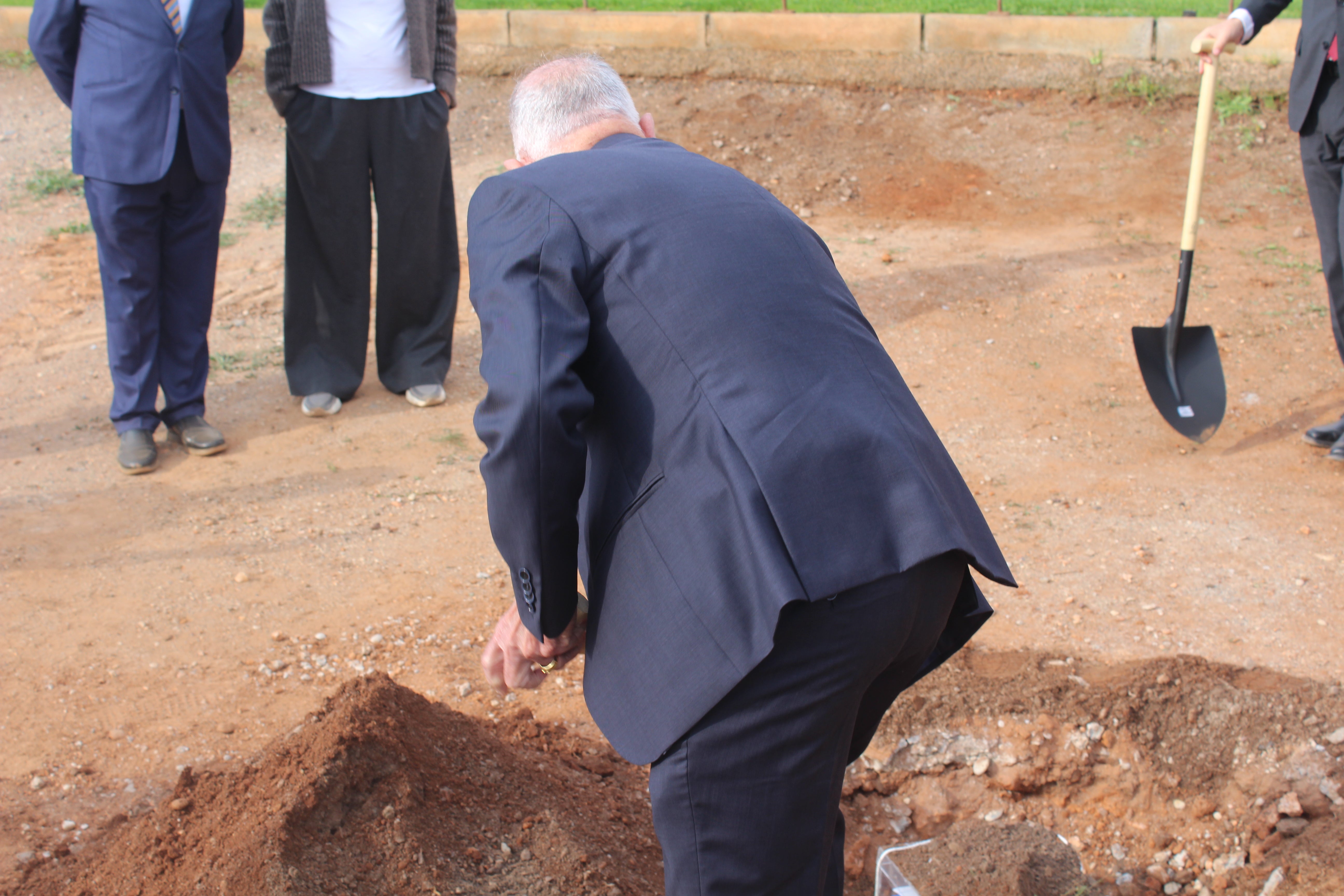 La primera piedra de la futura sede judicial de Roquetas, en imágenes