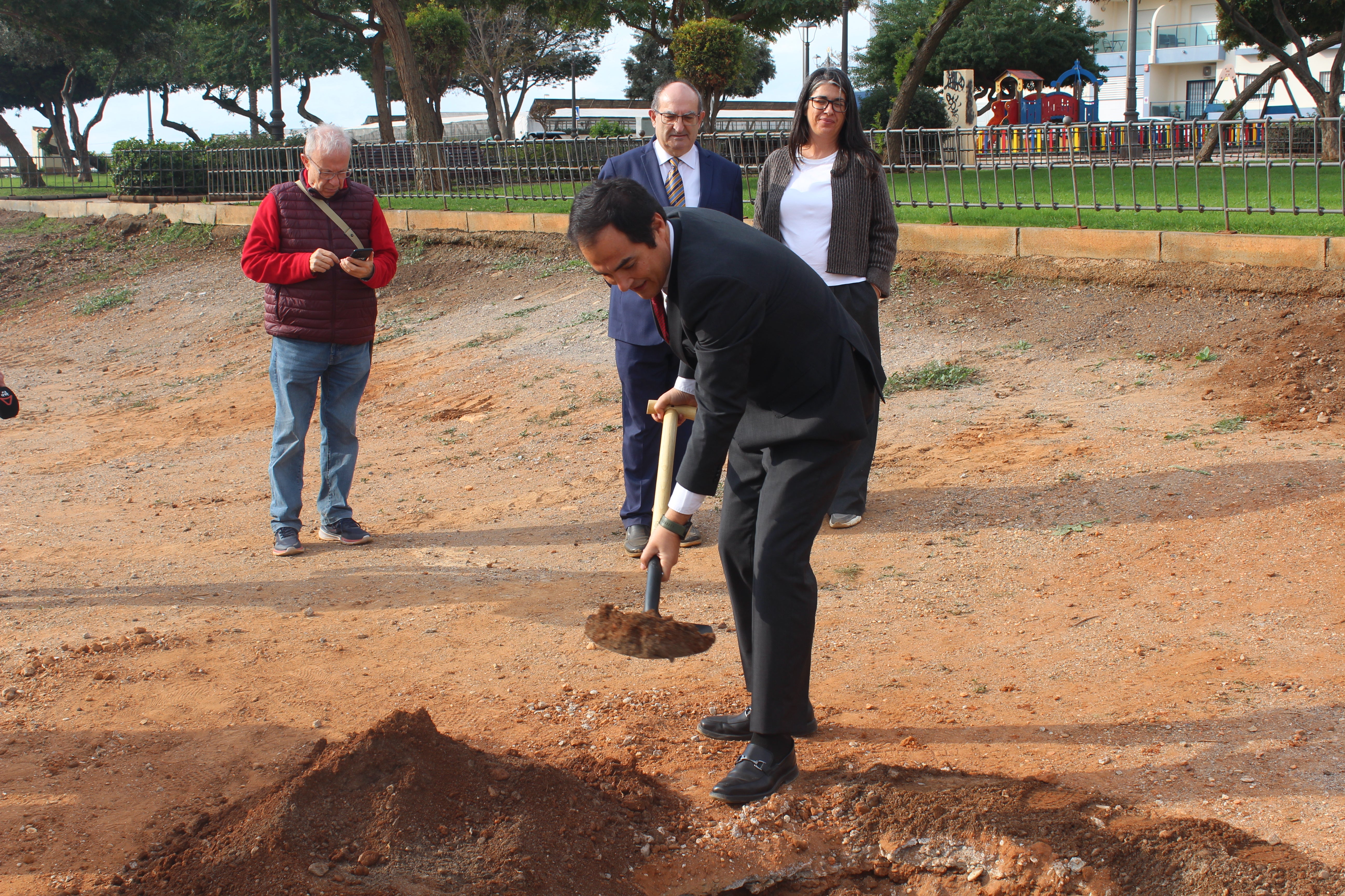 La primera piedra de la futura sede judicial de Roquetas, en imágenes
