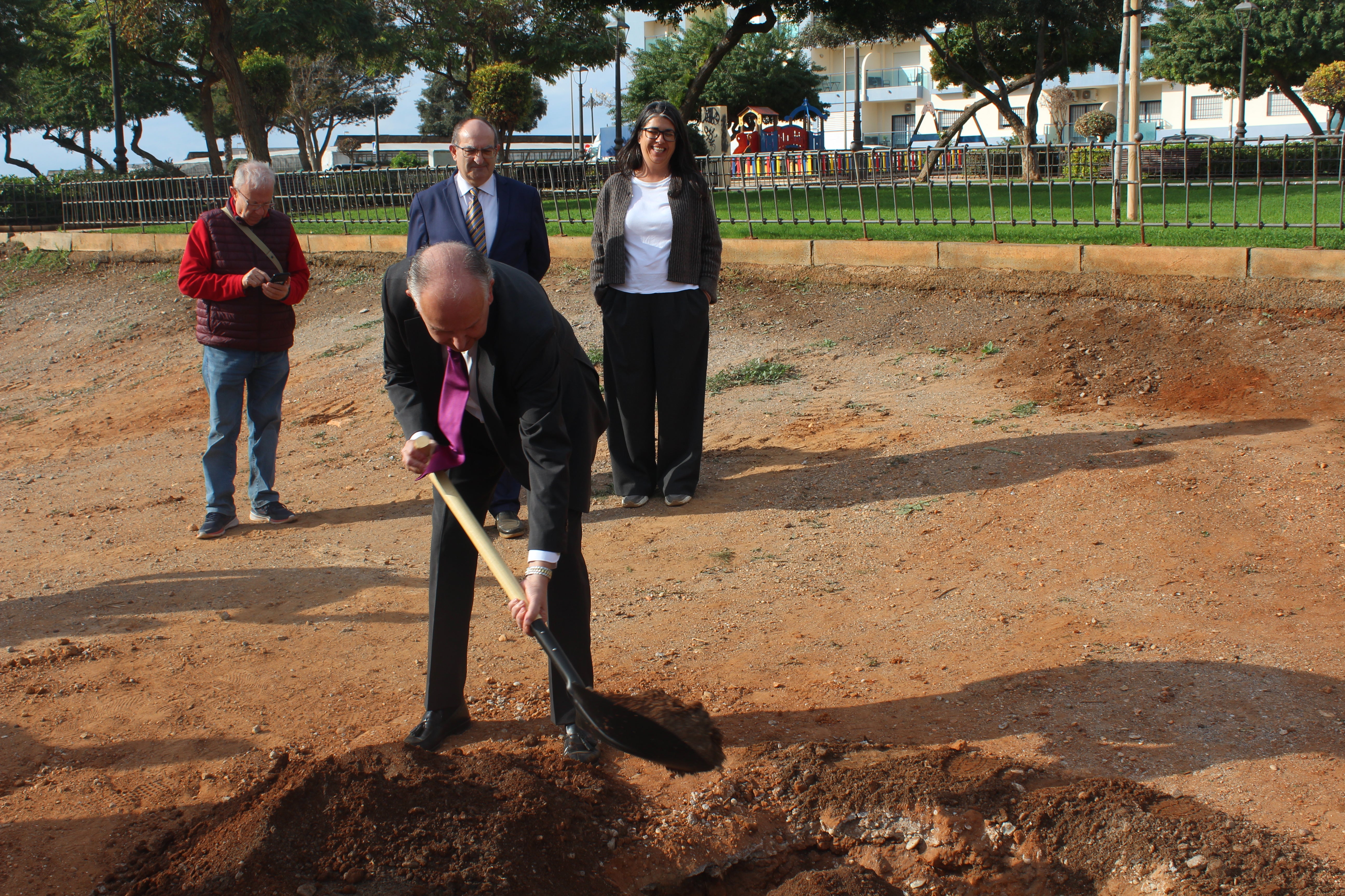La primera piedra de la futura sede judicial de Roquetas, en imágenes