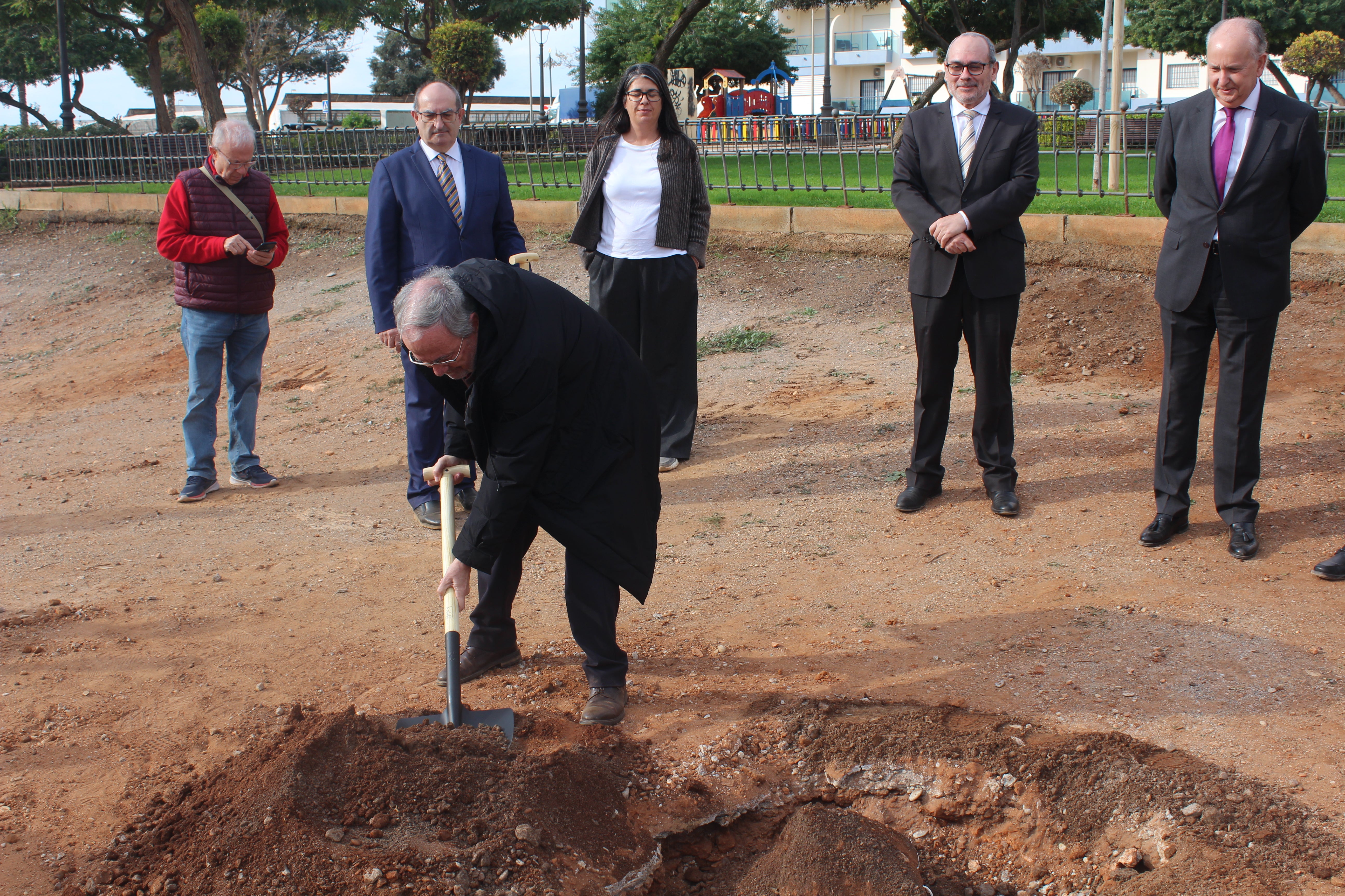 La primera piedra de la futura sede judicial de Roquetas, en imágenes