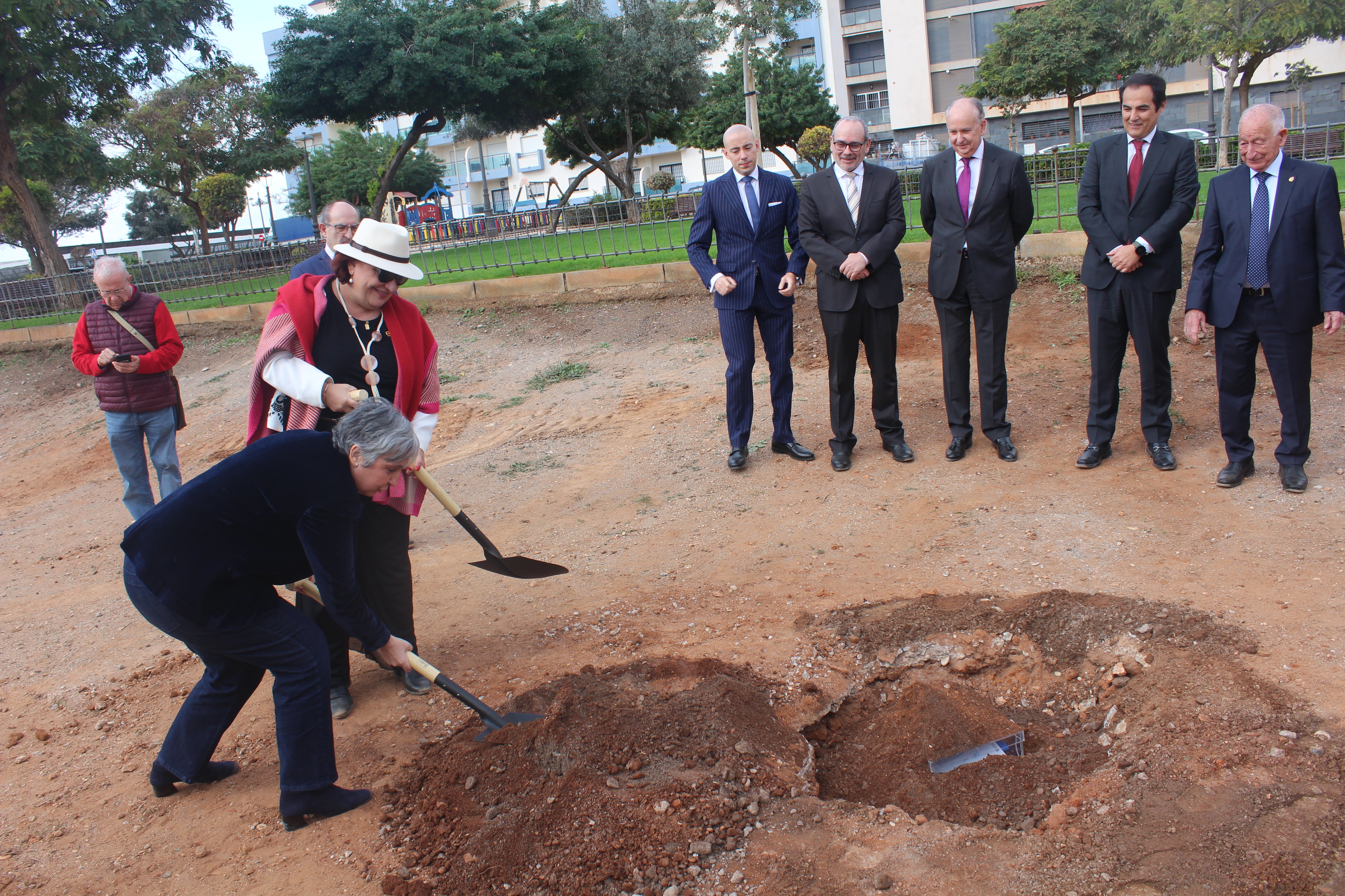 La primera piedra de la futura sede judicial de Roquetas, en imágenes