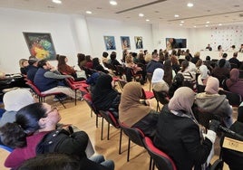 A las jornadas asisten una gran cantidad de personas.