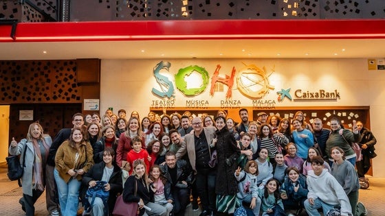 Ver un gran musical y conocer a Antonio Banderas: el viaje de roqueteros a Málaga
