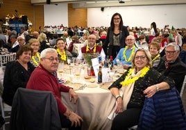 La jornada ha contado con orquesta, sorteos y cotillón.