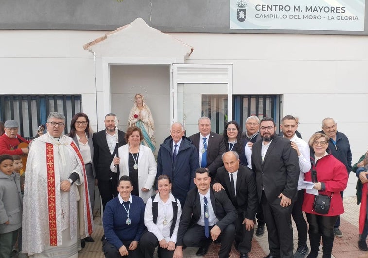 La Virgen de Lourdes procesiona hacia su nuevo hogar en La Gloria