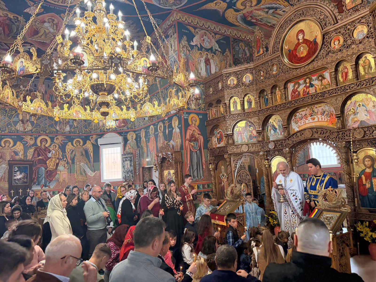 La Iglesia Ortodoxa Rumana de Roquetas celebra la misa del Bautismo del Señor