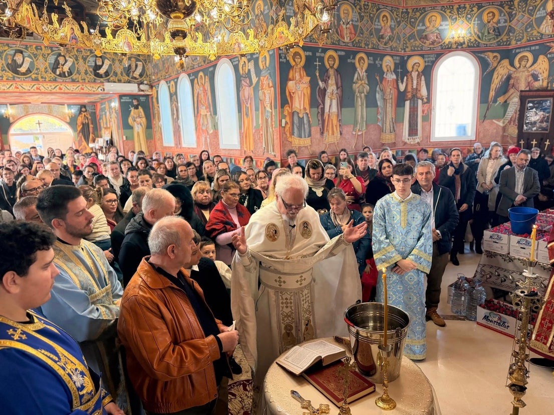 La Iglesia Ortodoxa Rumana de Roquetas celebra la misa del Bautismo del Señor
