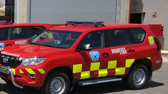 Tres evacuados en el incendio de un garaje en Roquetas de Mar, que ha afectado a 40 viviendas