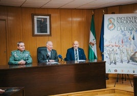 Uno de los momentos de la presentación en este acto en Salón de Plenos del Ayuntamiento de Roquetas.