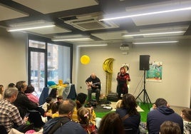 Durante la actividad, los niños aprendieron a seguir pulsaciones, reconocer ritmos y acompañar con palmas.